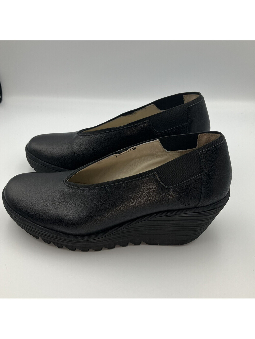 Fly London Yaz Black Wedge Pumps Womens Size 39 (8.5 US) - Picture 3 of 9